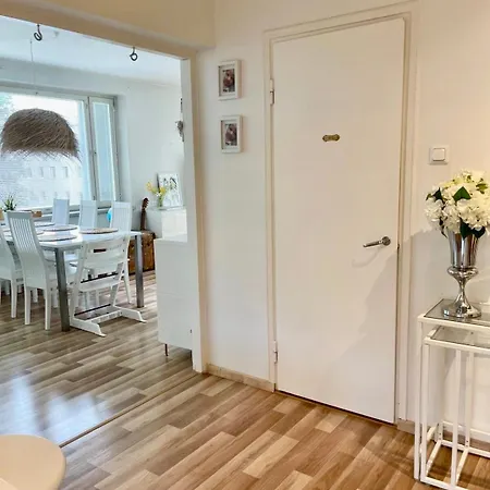 Premium Three-room With Own Parking And Balcony - Next To The Subway In Lauttasaari! Апартаменты *