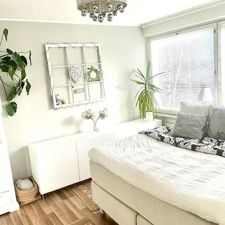 Premium Three-room With Own Parking And Balcony - Next To The Subway In Lauttasaari! Апартаменты Хельсинки